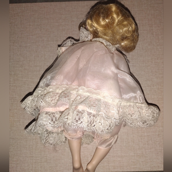Vintage Beautiful Porcelain Collectors Doll 12" - Picture 3 of 9